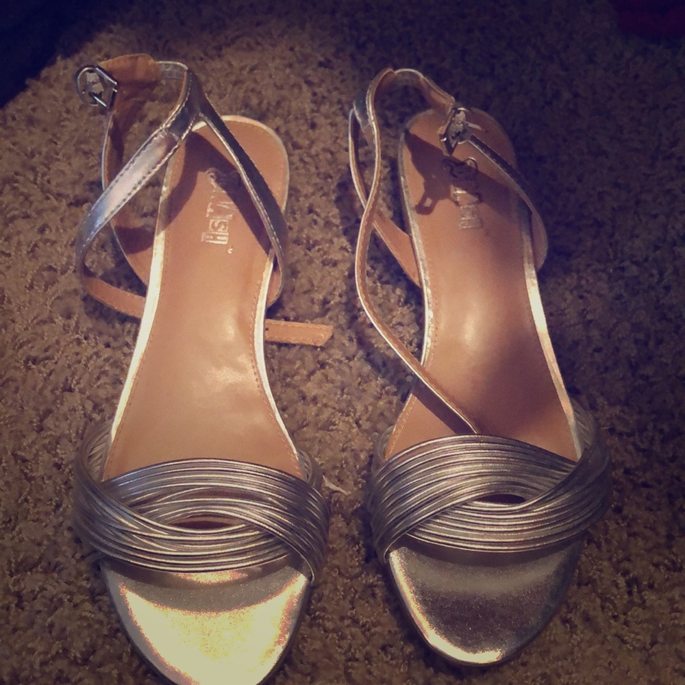 Silver dressy sandals ! 7.5